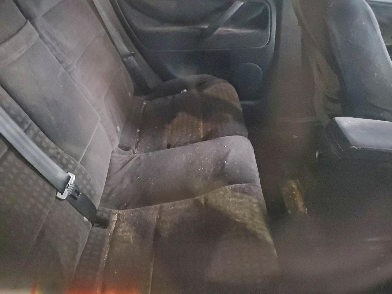 2003 VOLKSWAGEN PASSAT GL photo 10
