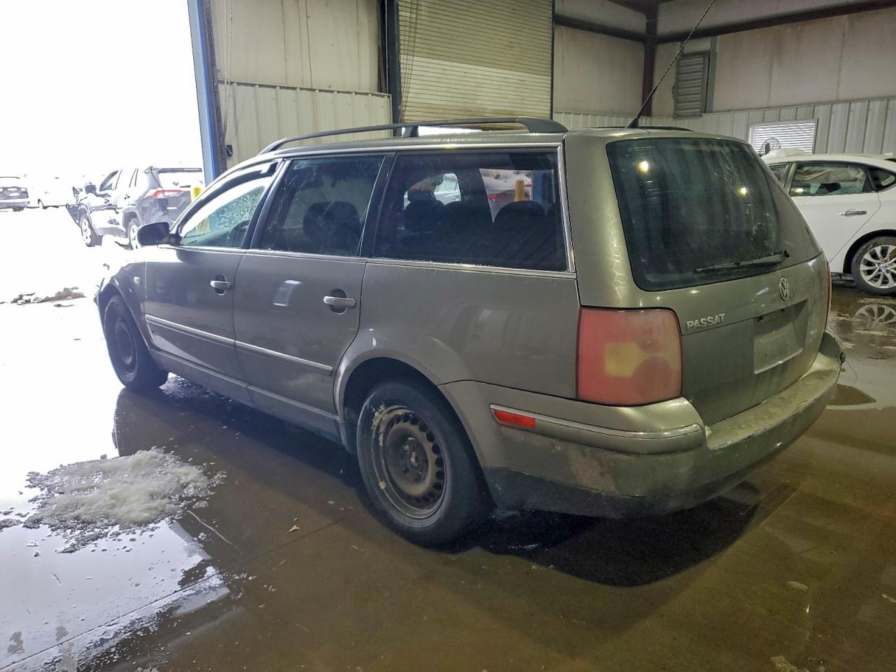 2003 VOLKSWAGEN PASSAT GL photo 2