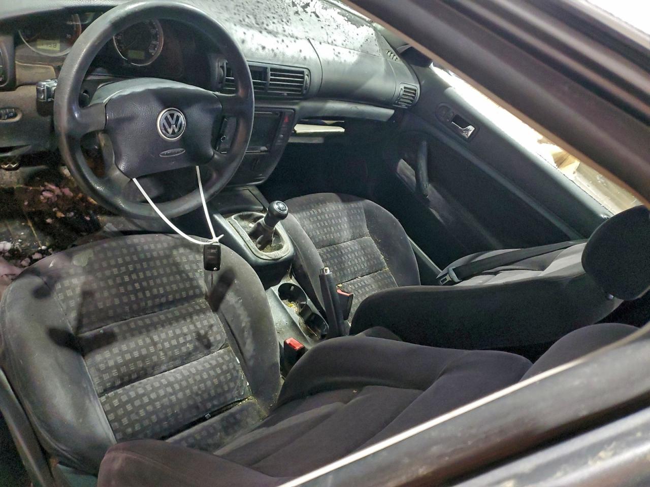 2003 VOLKSWAGEN PASSAT GL photo 8