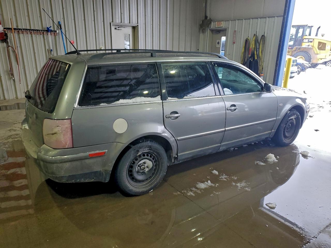 2003 VOLKSWAGEN PASSAT GL photo 3