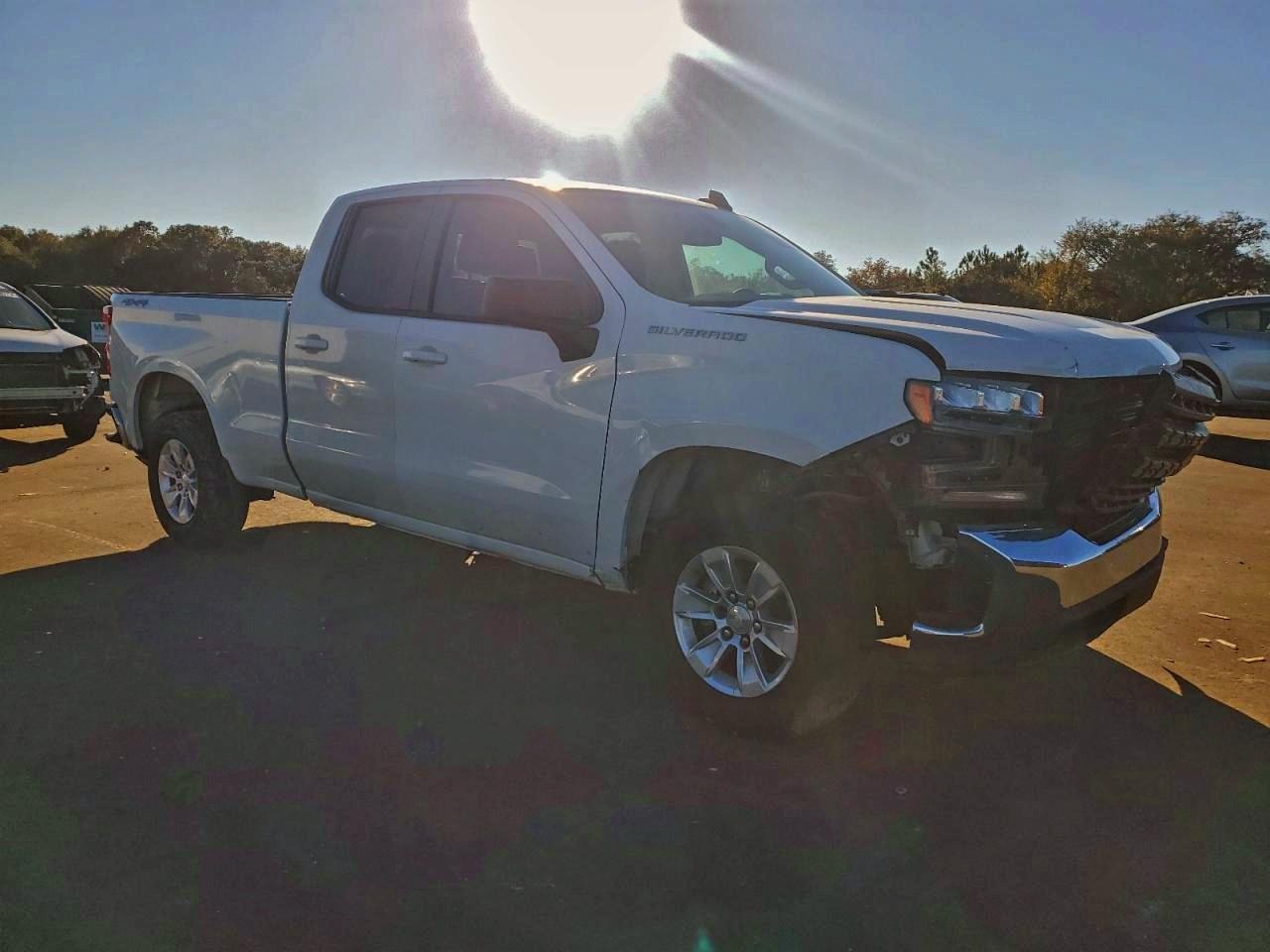 2020 CHEVROLET SILVERADO K1500 LT photo 4