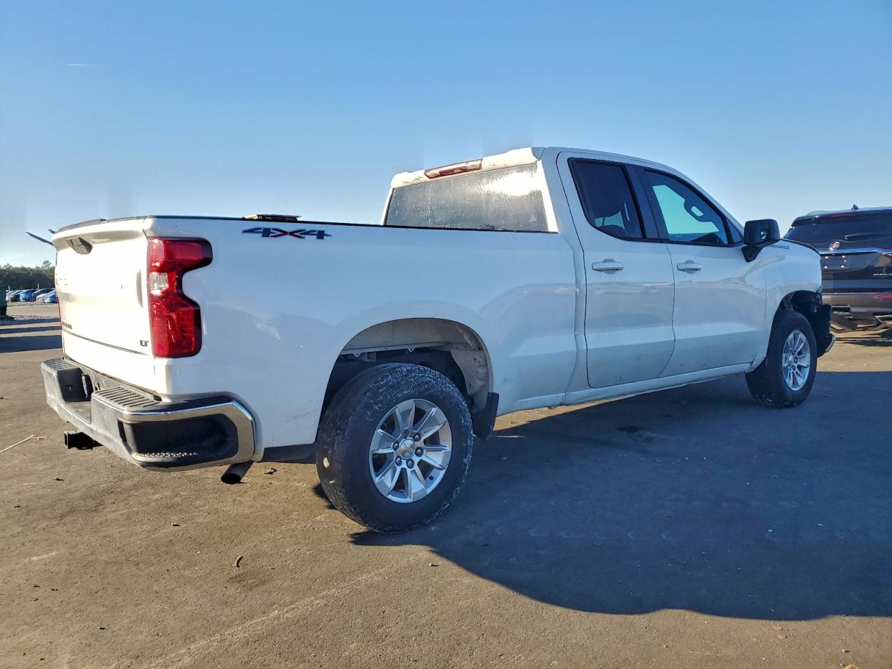 2020 CHEVROLET SILVERADO K1500 LT photo 3
