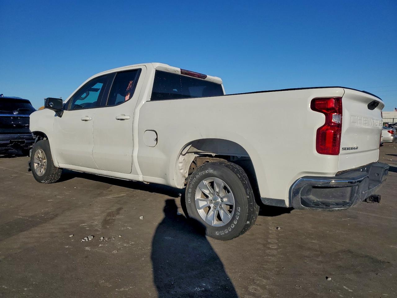 2020 CHEVROLET SILVERADO K1500 LT photo 2