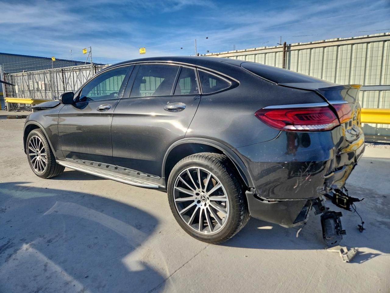 2020 MERCEDES-BENZ GLC COUPE 300 4MATIC photo 2