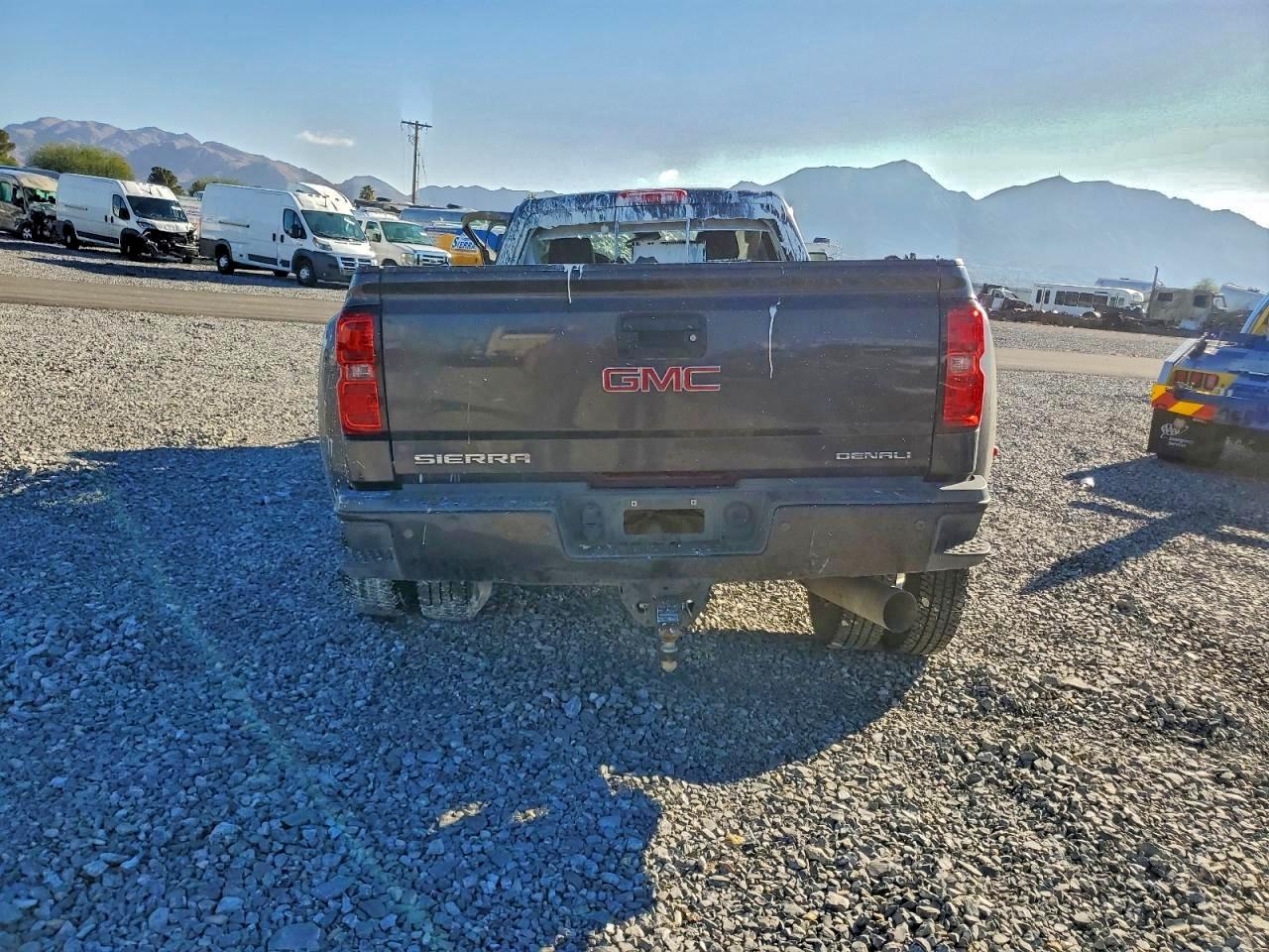 2015 GMC SIERRA K3500 DENALI photo 16