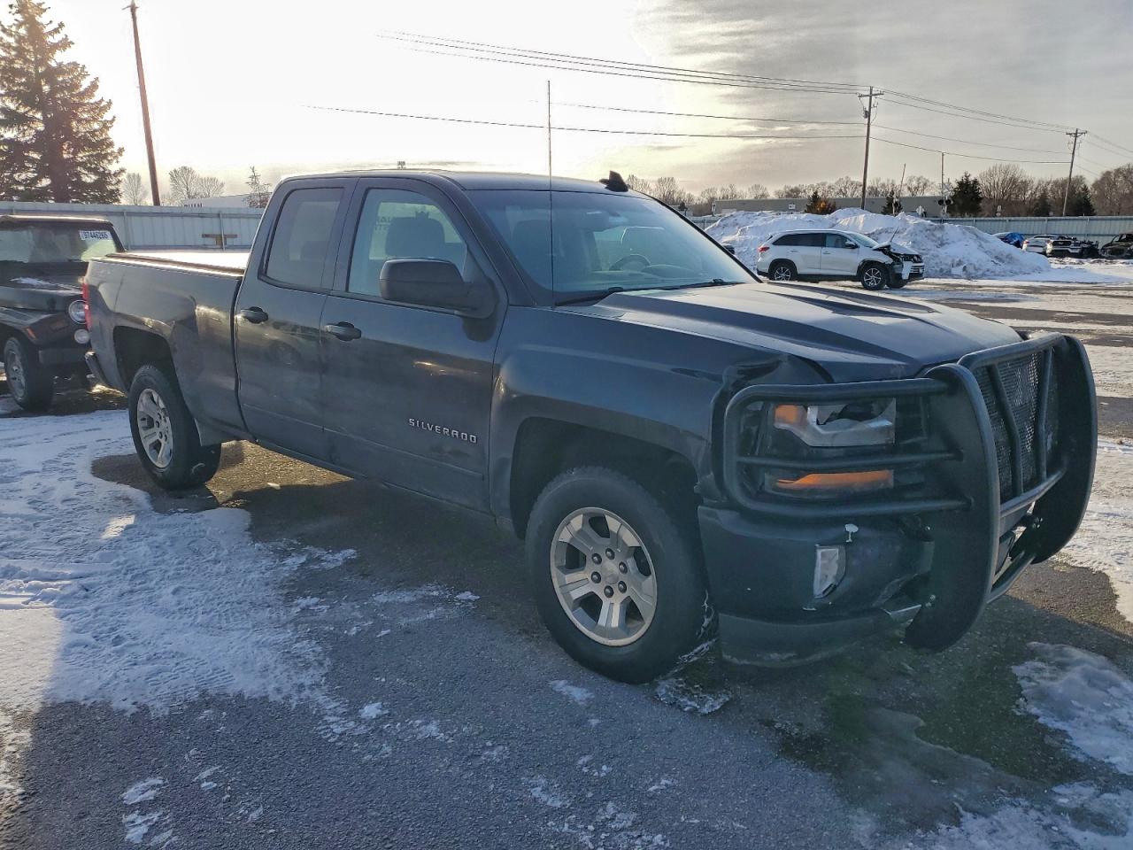 2018 CHEVROLET SILVERADO K1500 LT photo 4