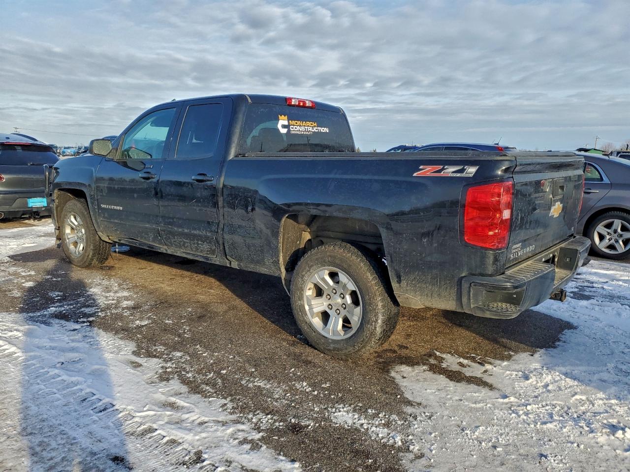 2018 CHEVROLET SILVERADO K1500 LT photo 2