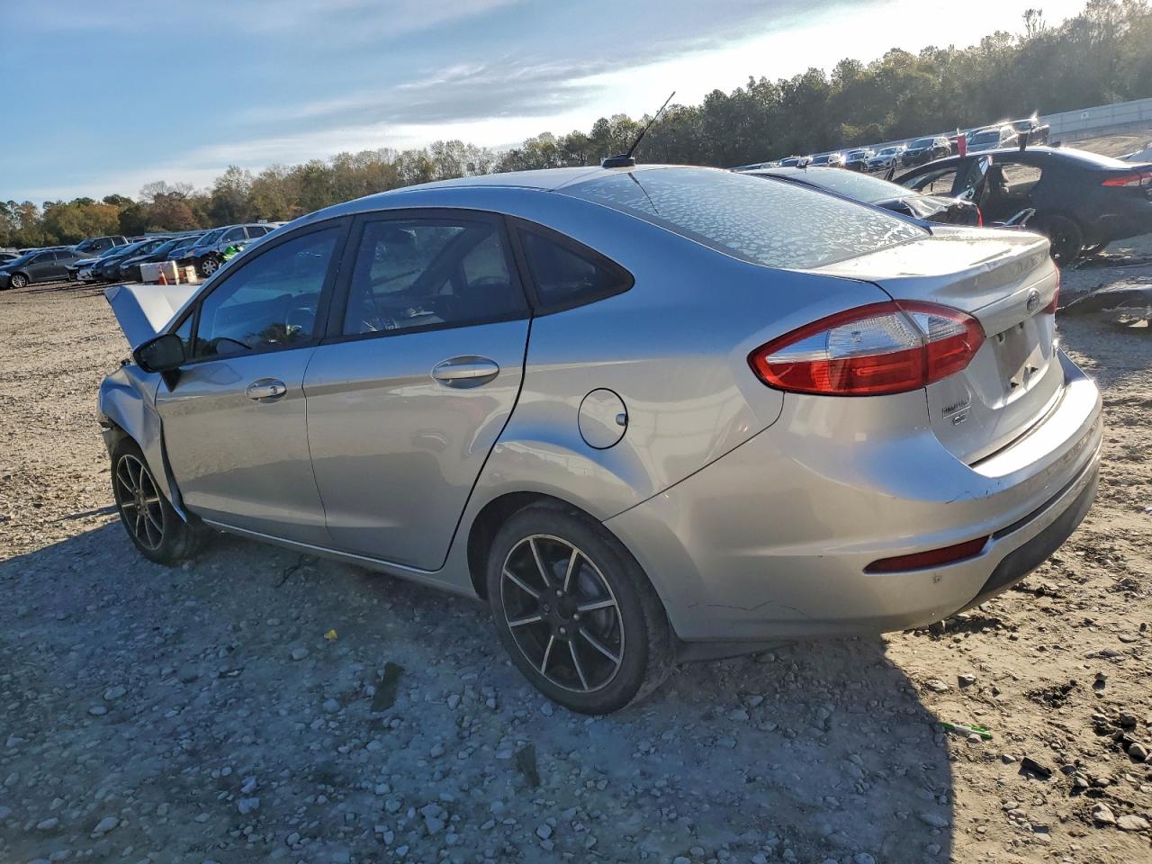 2015 FORD FIESTA SE photo 2