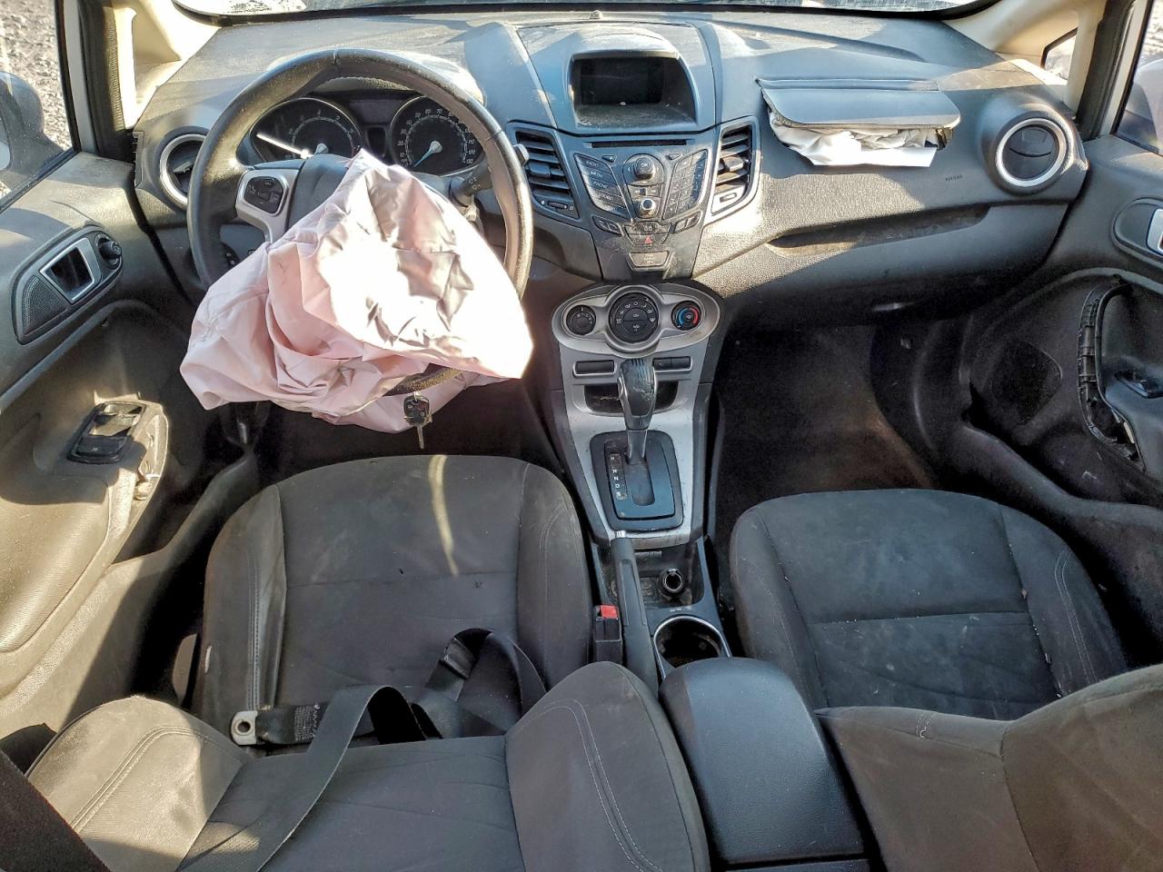 2015 FORD FIESTA SE photo 8