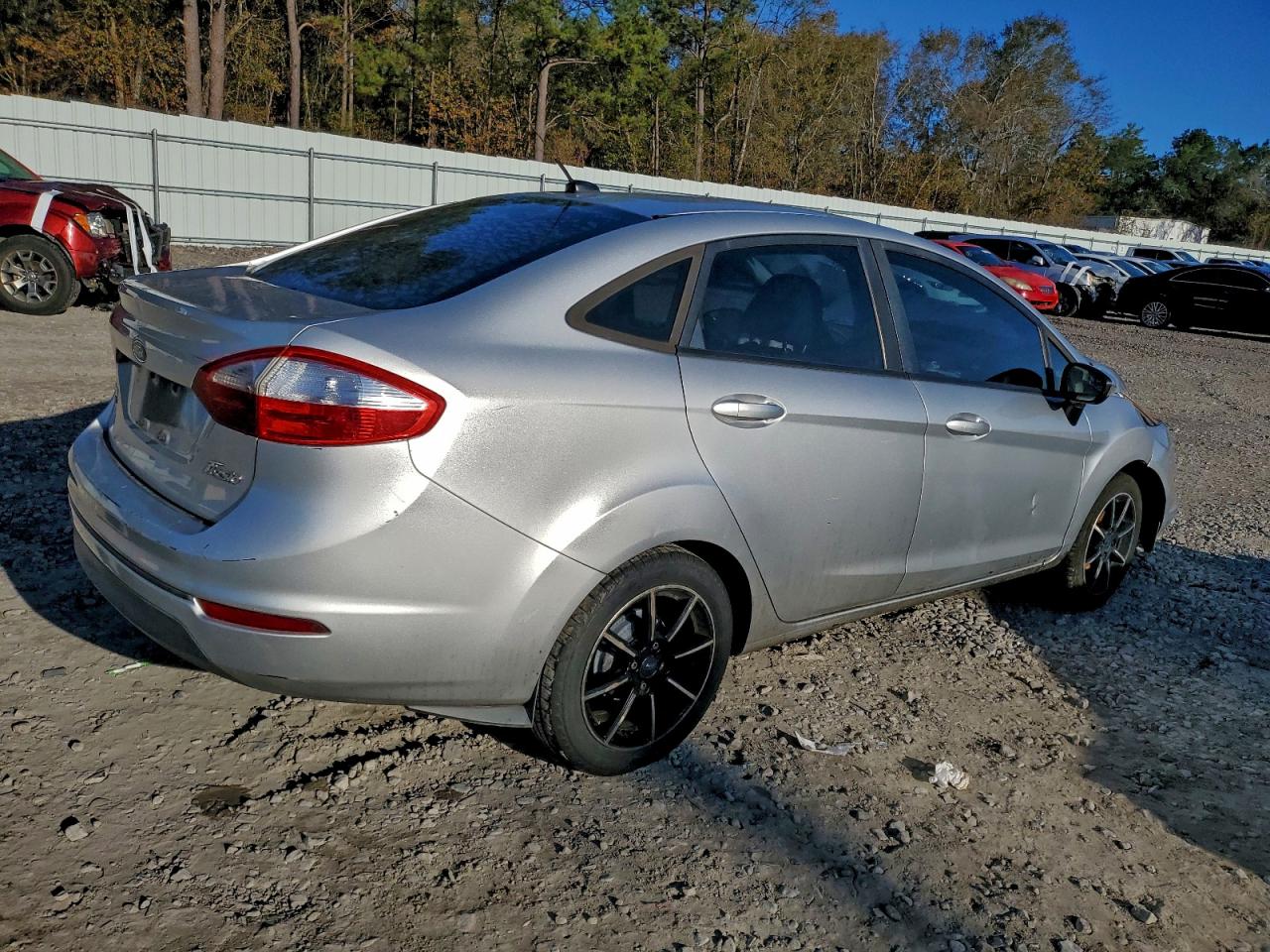 2015 FORD FIESTA SE photo 3