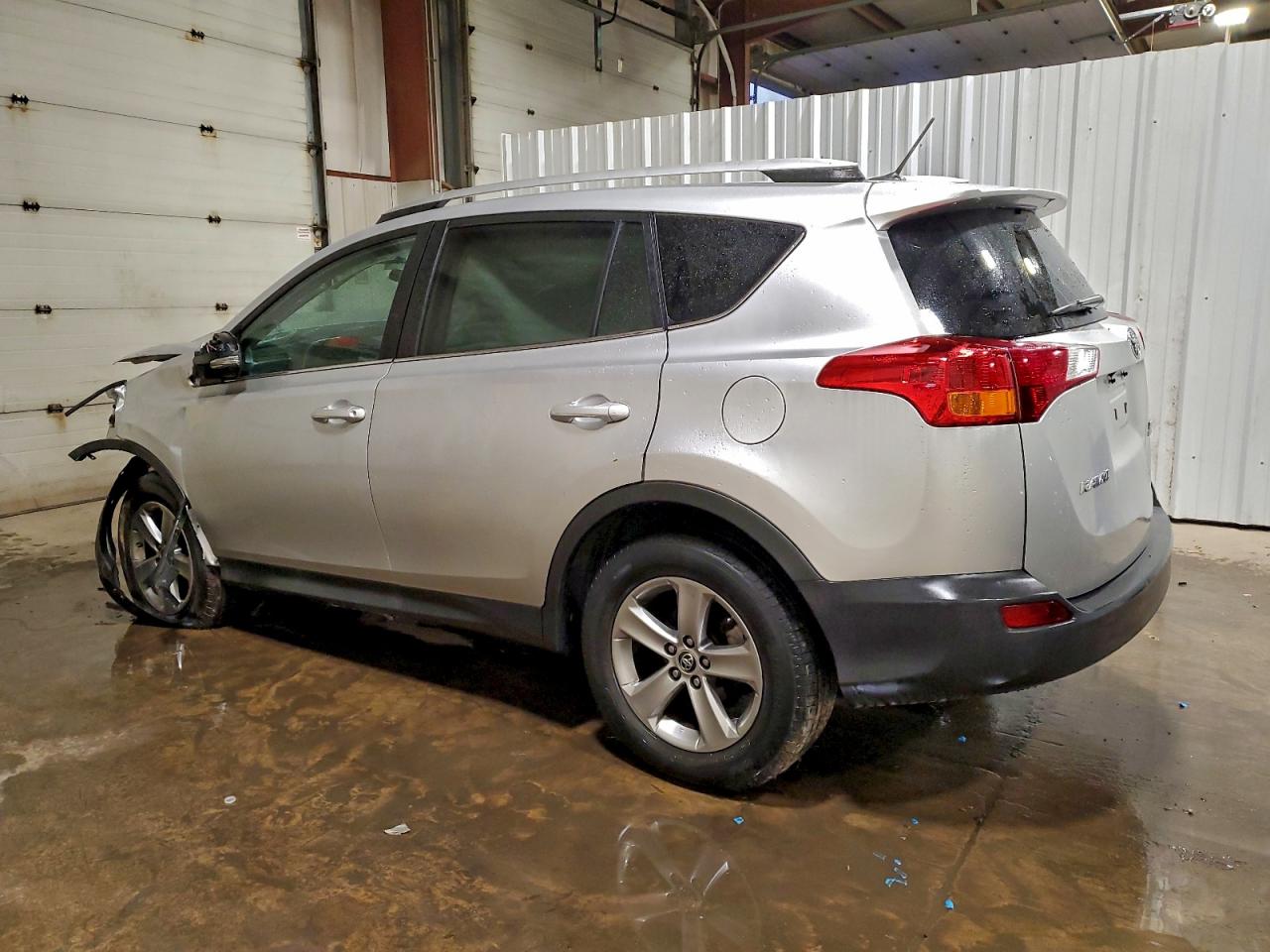 2015 TOYOTA RAV4 XLE photo 2