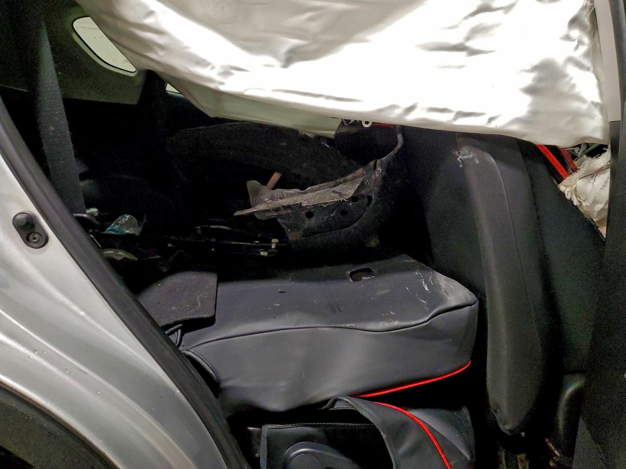 2015 TOYOTA RAV4 XLE photo 11