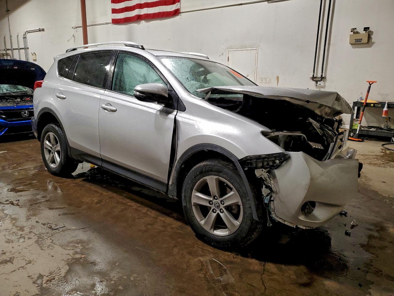 2015 TOYOTA RAV4 XLE photo 4