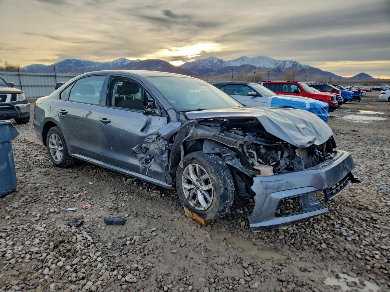 2018 VOLKSWAGEN PASSAT S photo 4
