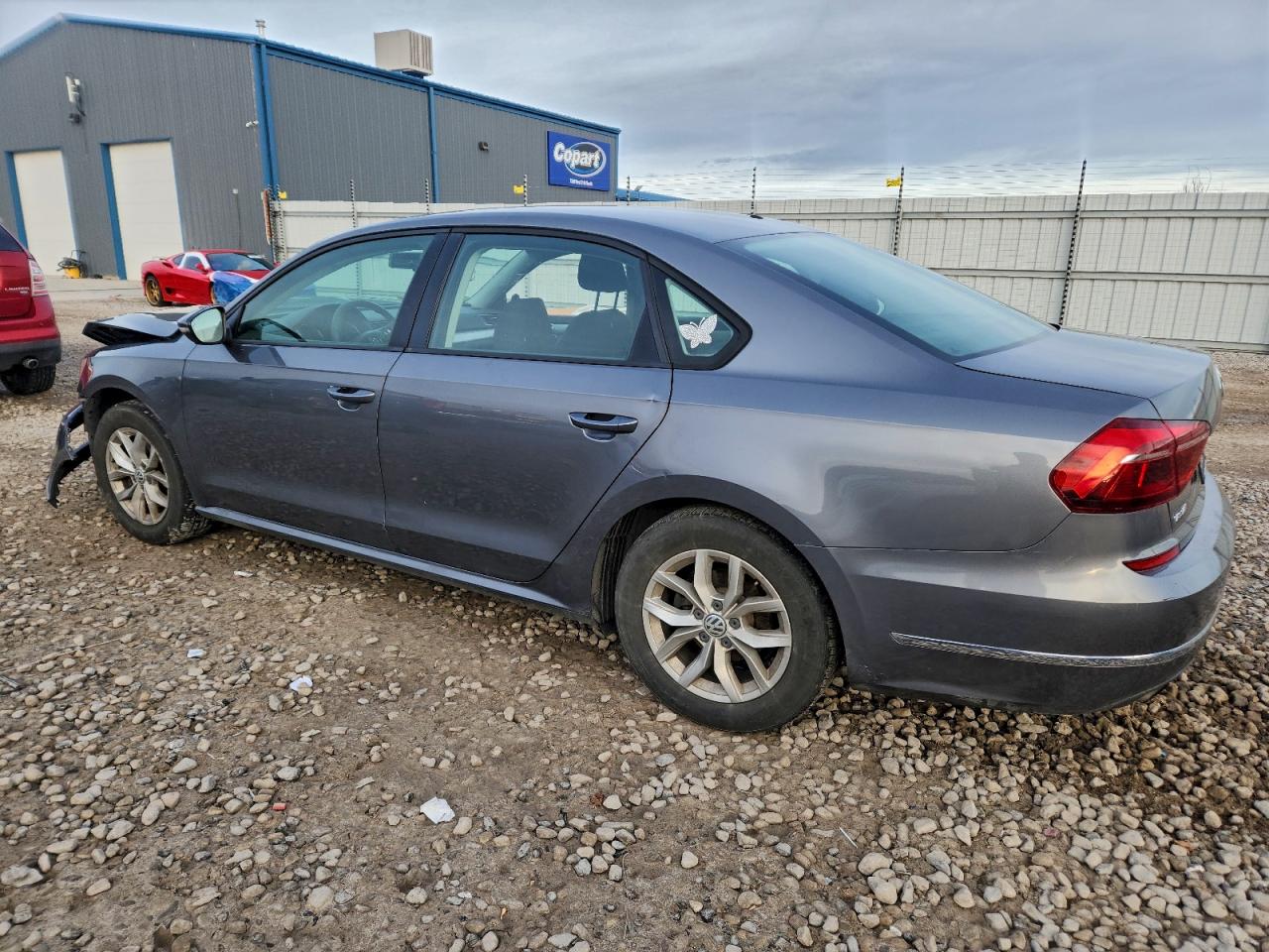 2018 VOLKSWAGEN PASSAT S photo 2