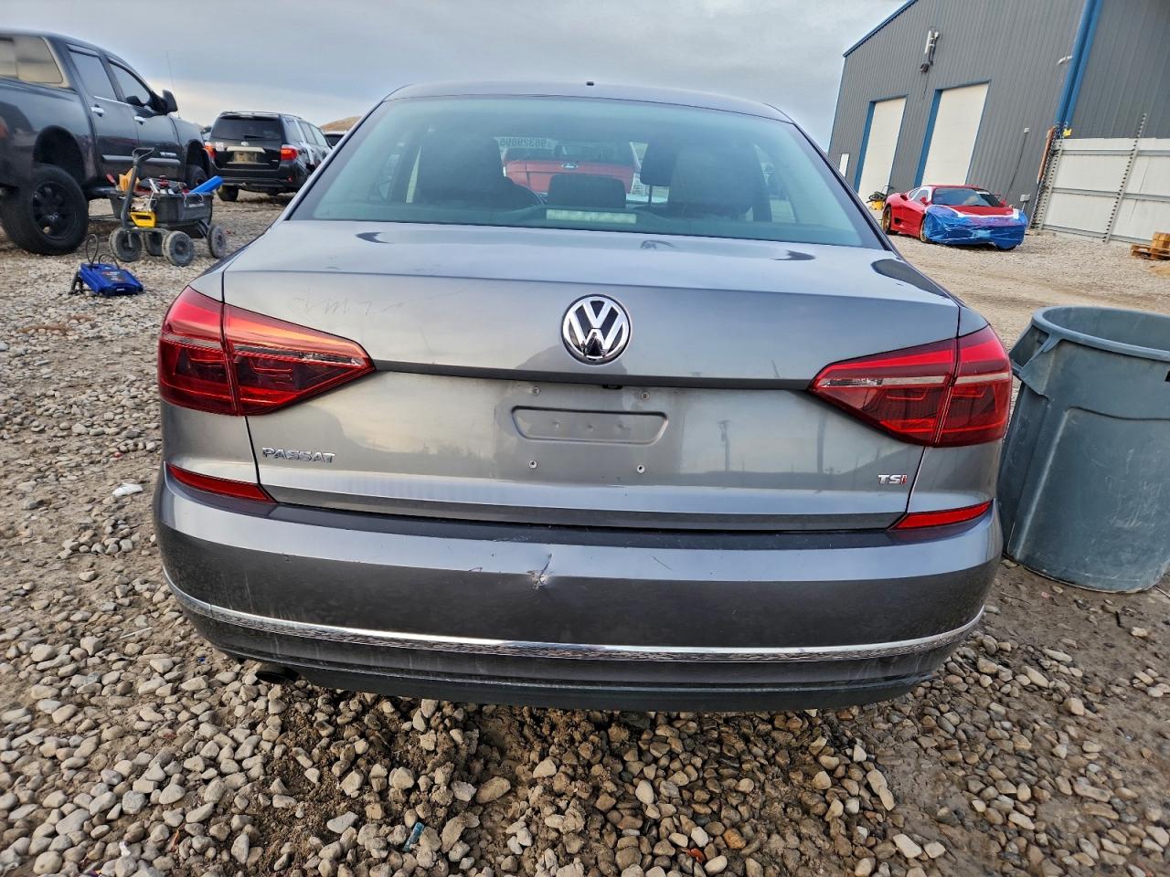 2018 VOLKSWAGEN PASSAT S photo 6