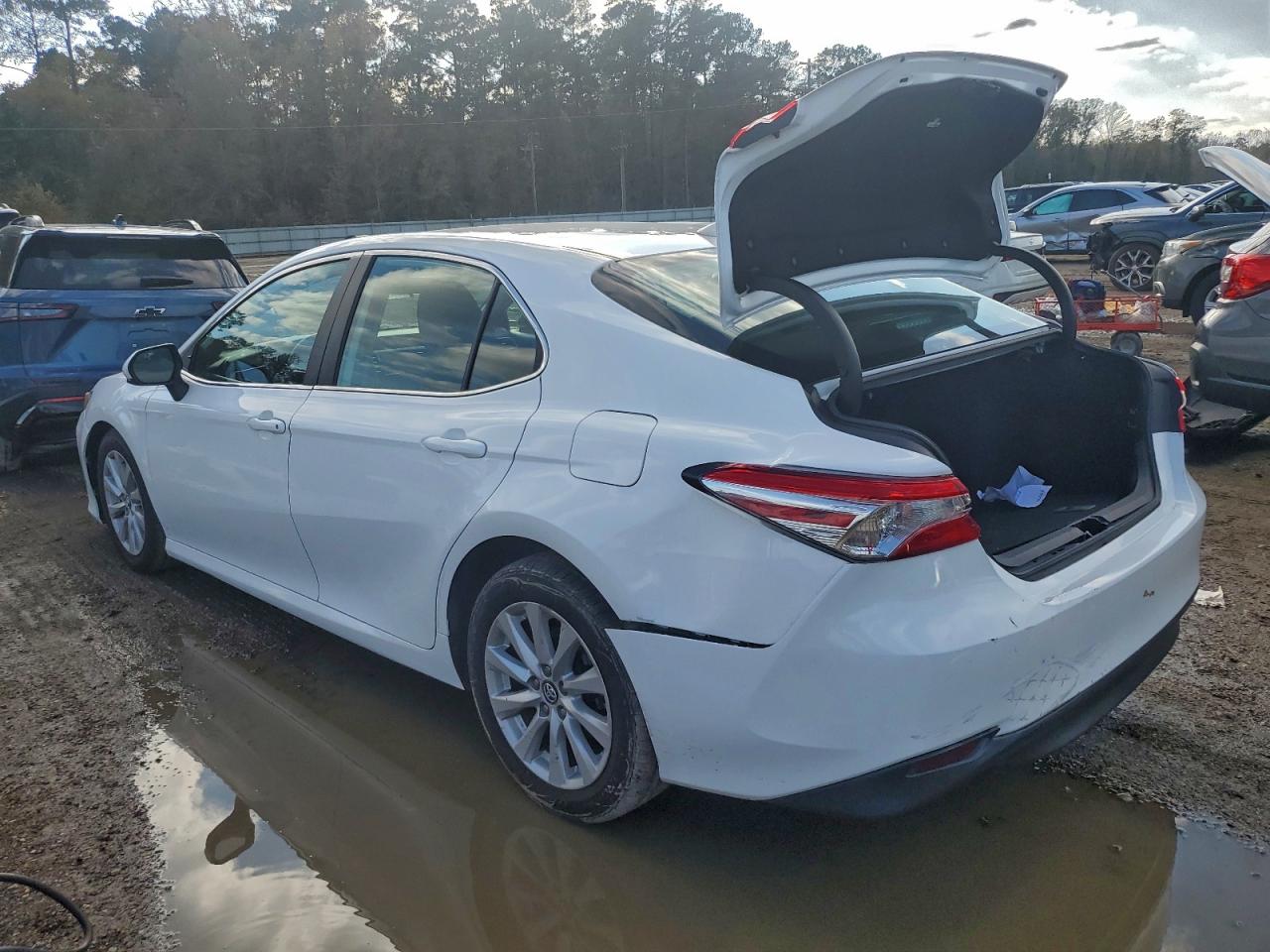 2019 TOYOTA CAMRY L photo 3