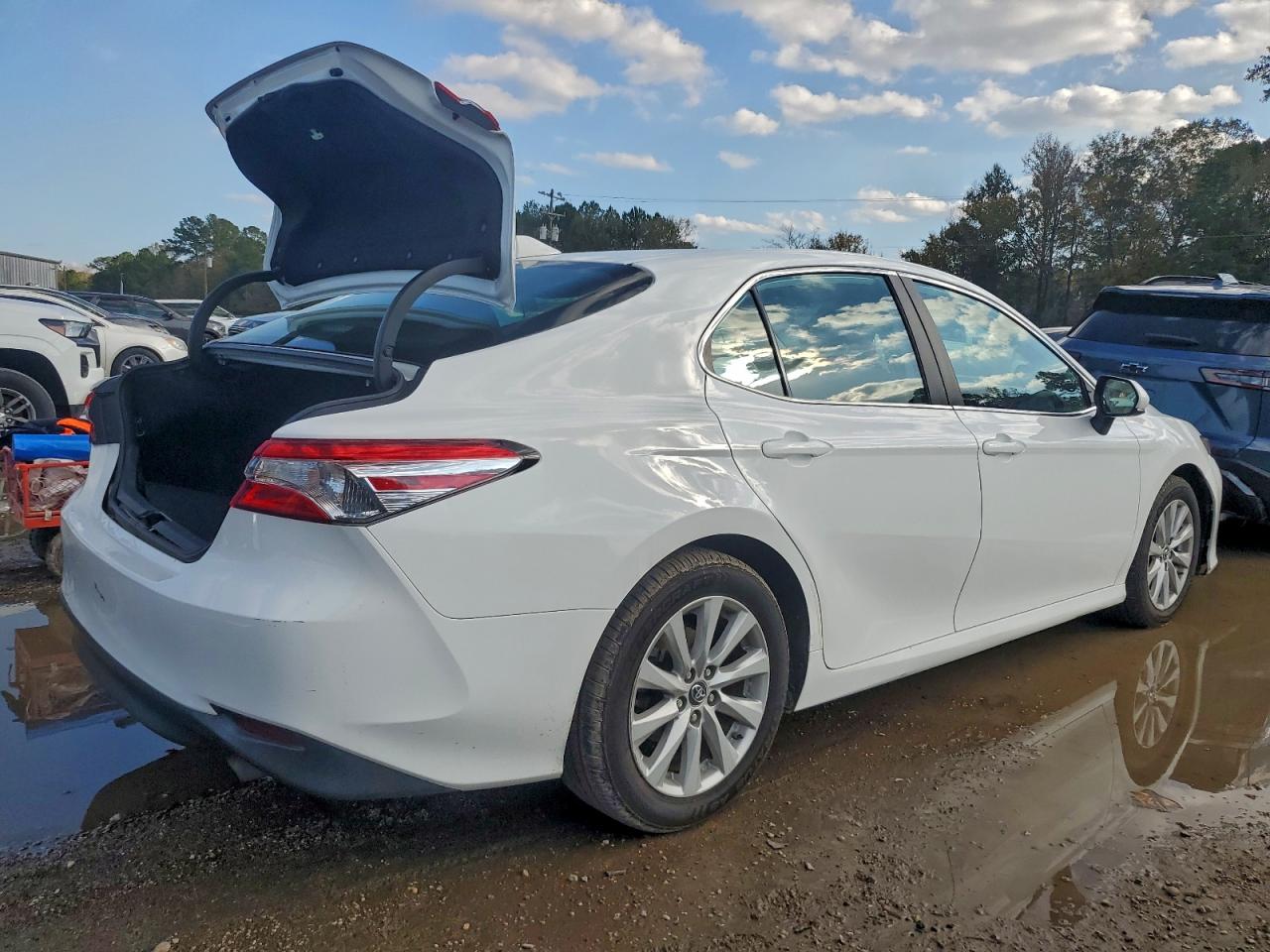 2019 TOYOTA CAMRY L photo 5