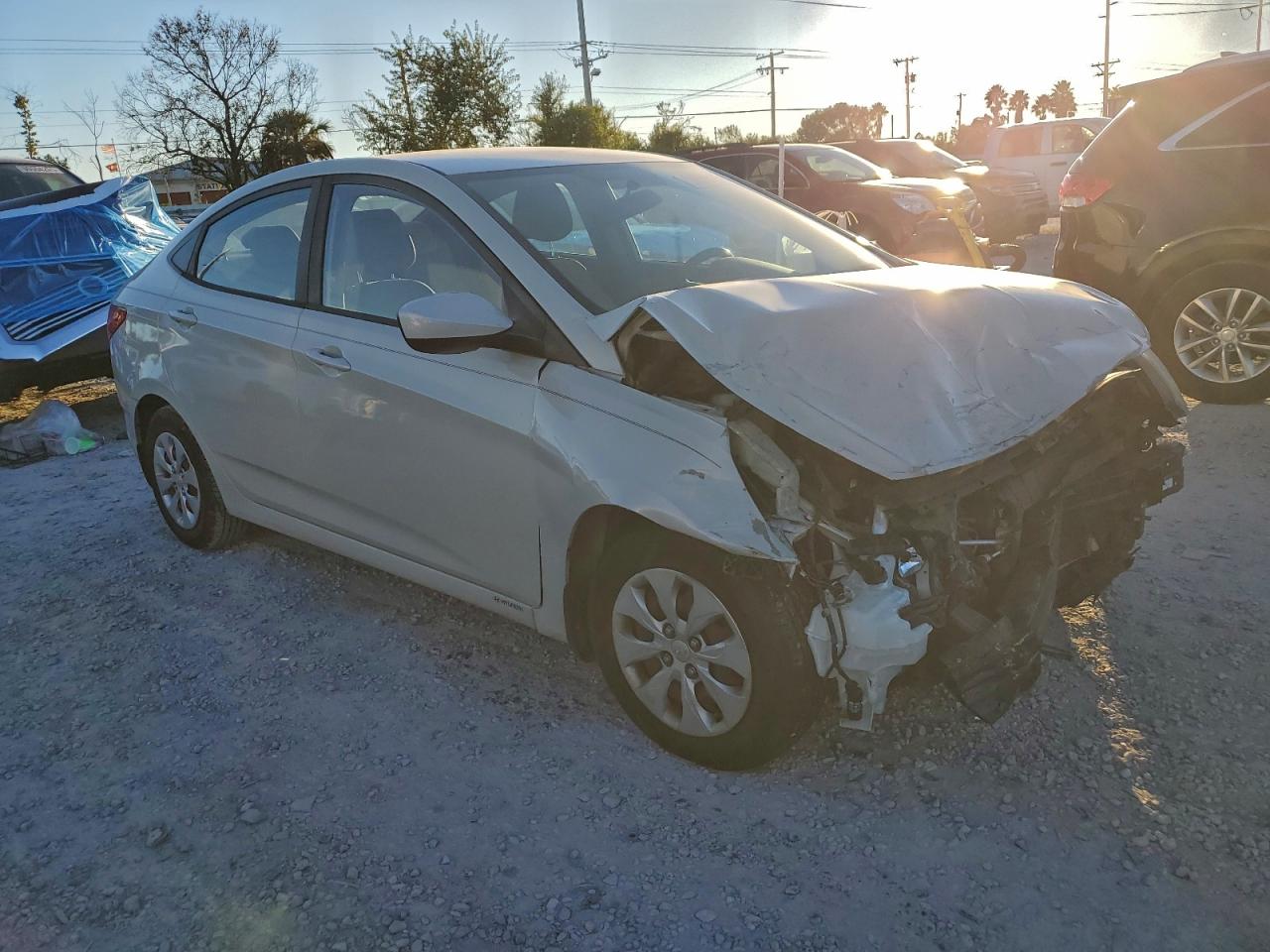 2016 HYUNDAI ACCENT SE photo 4