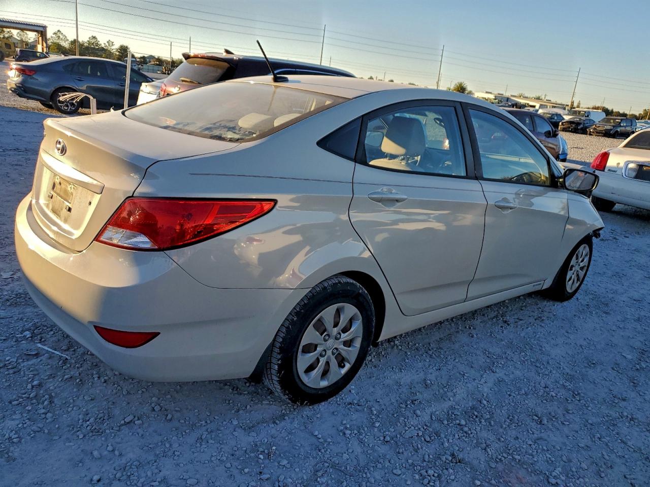 2016 HYUNDAI ACCENT SE photo 3