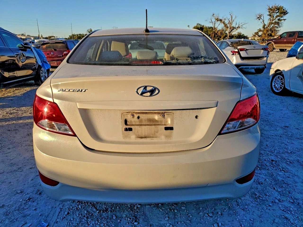 2016 HYUNDAI ACCENT SE photo 6