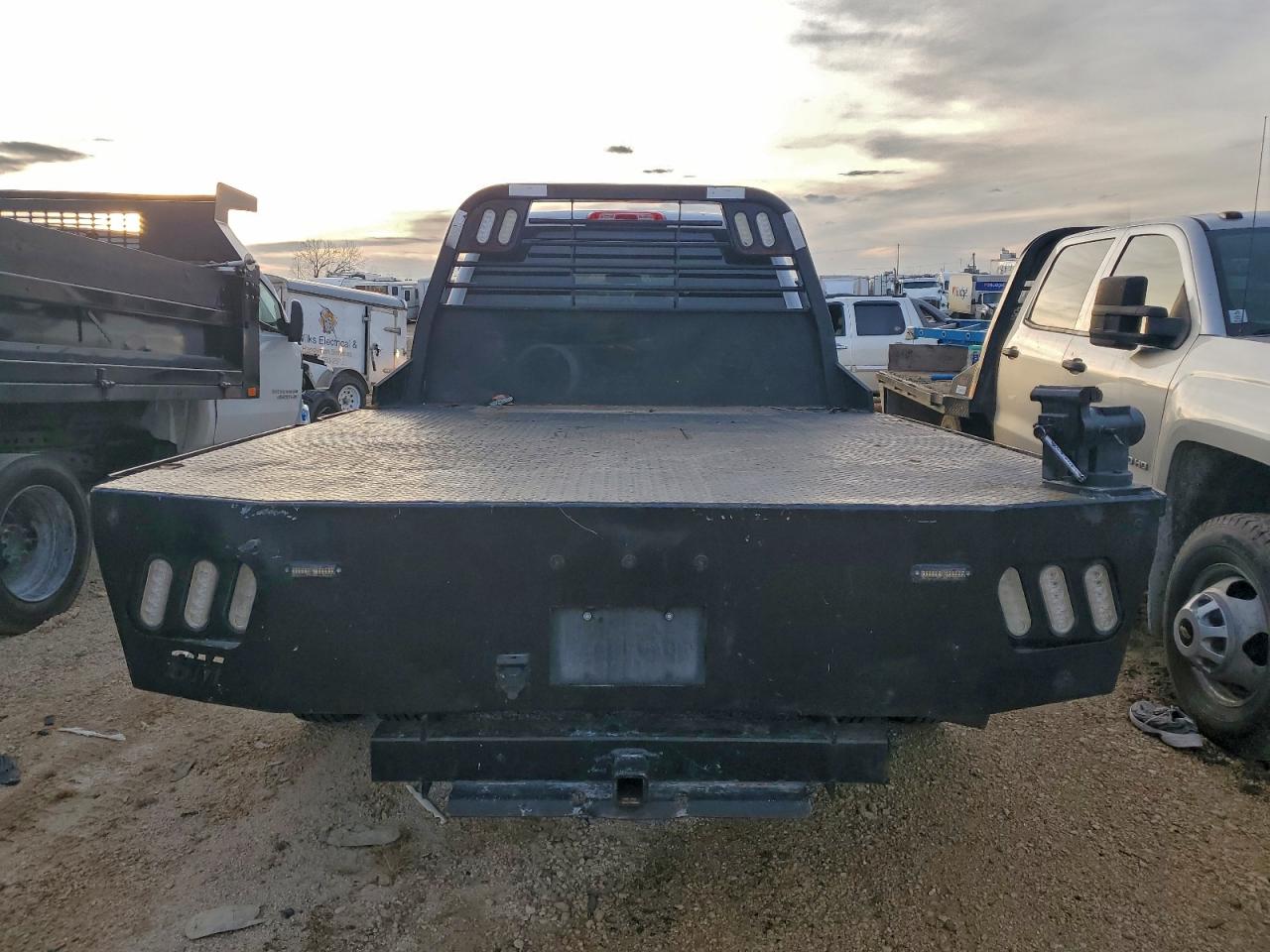2017 CHEVROLET SILVERADO K3500 photo 6