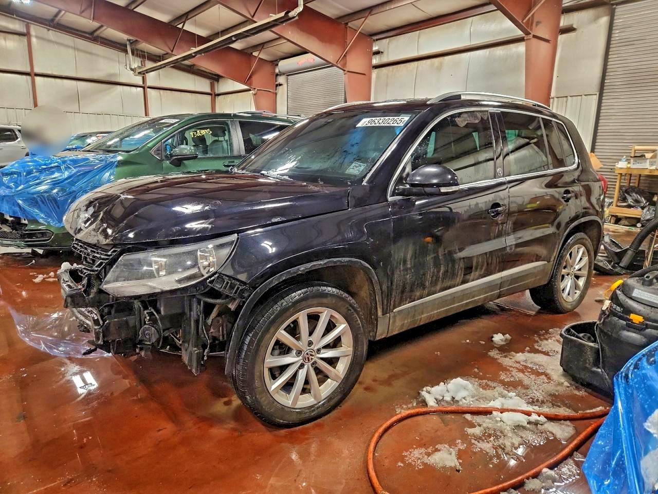 2017 VOLKSWAGEN TIGUAN WOLFSBURG — FRONT END damage — photo 1