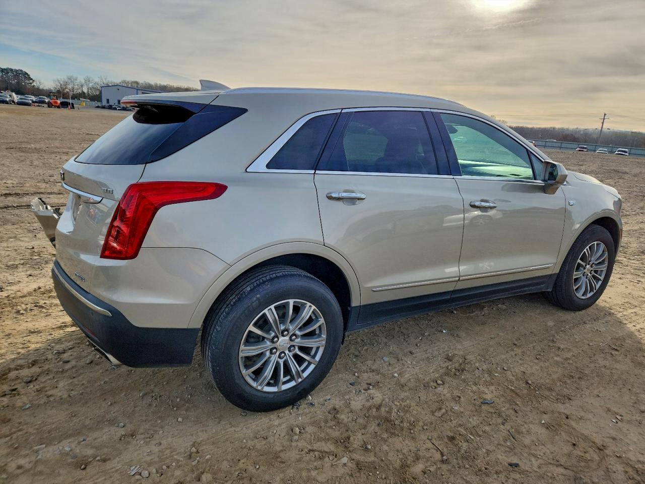 2017 CADILLAC XT5 LUXURY photo 3