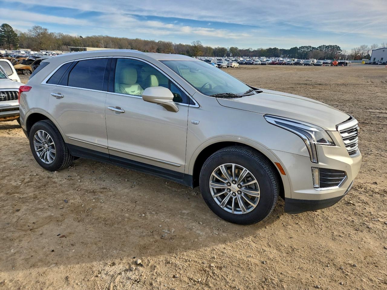 2017 CADILLAC XT5 LUXURY photo 4