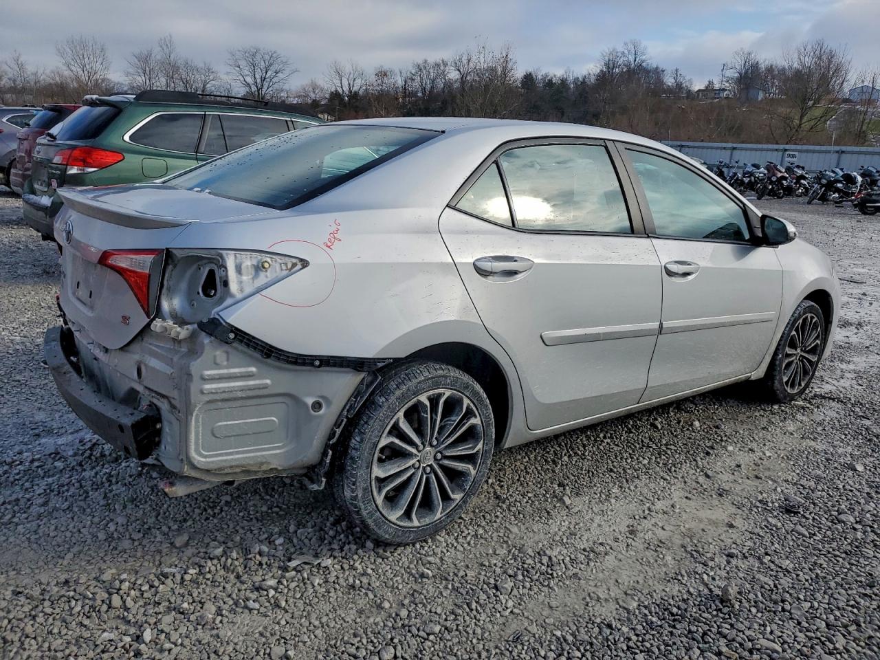 2014 TOYOTA COROLLA L photo 3