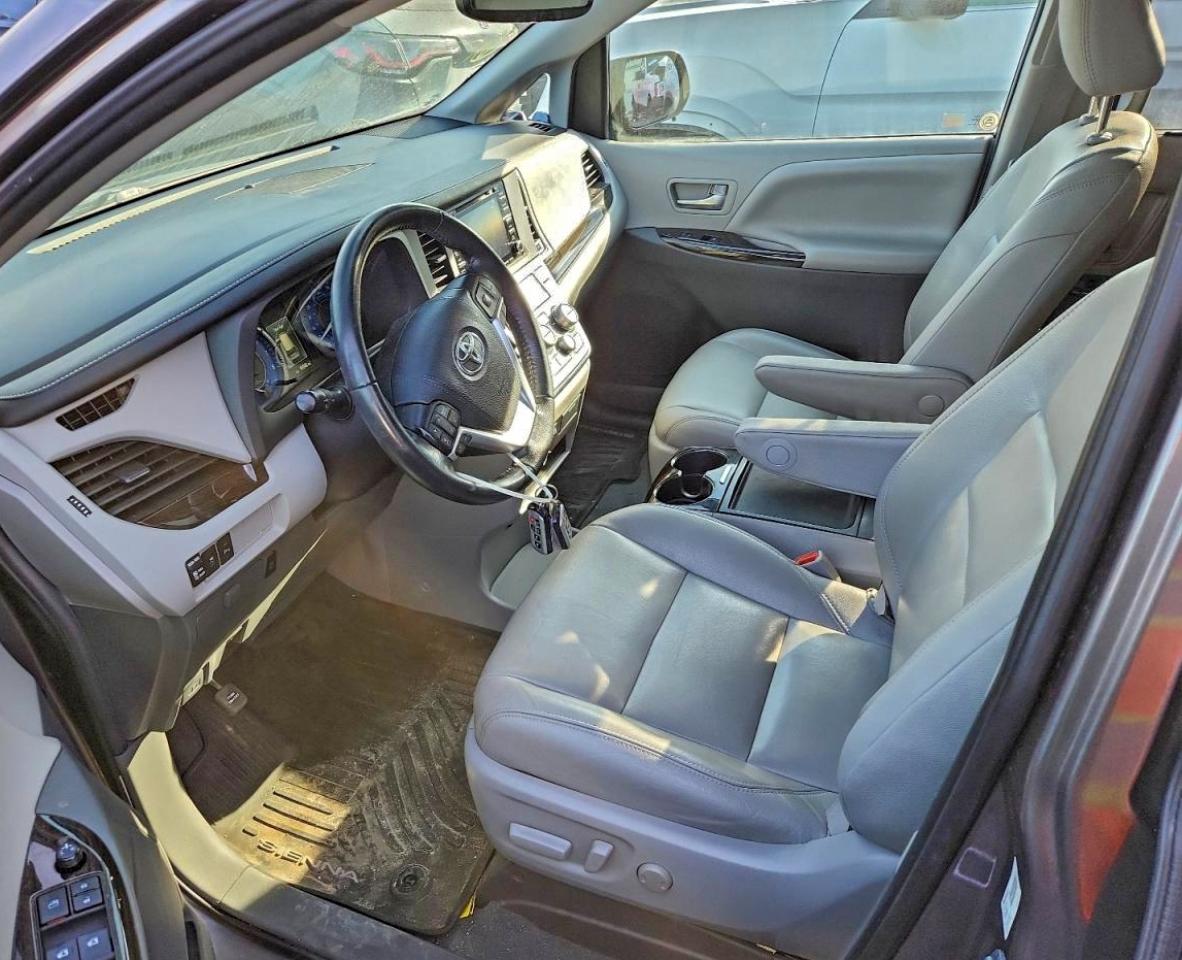 2020 TOYOTA SIENNA XLE photo 7