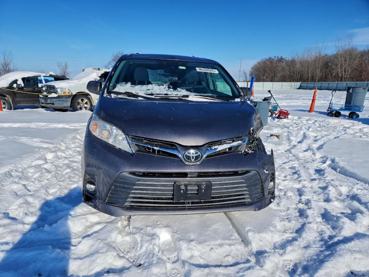 2020 TOYOTA SIENNA XLE photo 5
