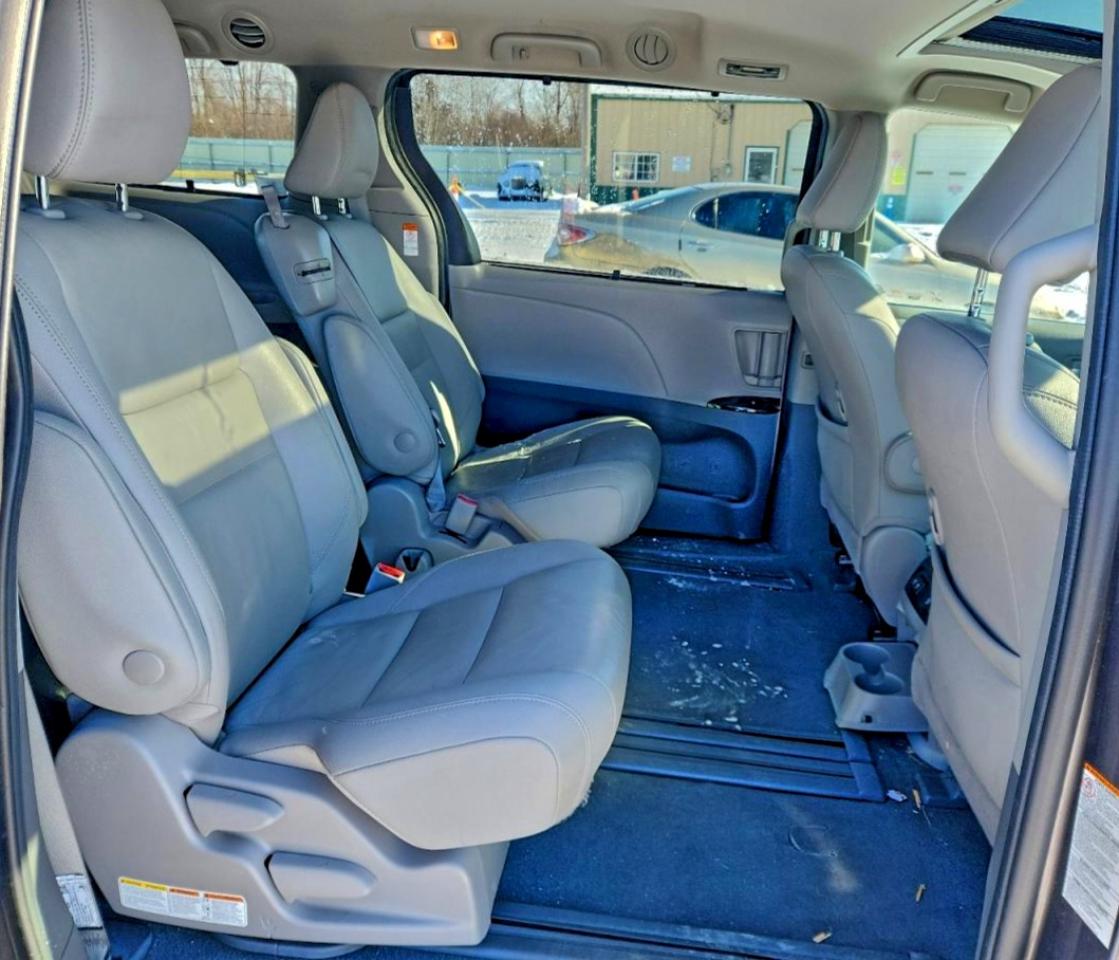 2020 TOYOTA SIENNA XLE photo 11