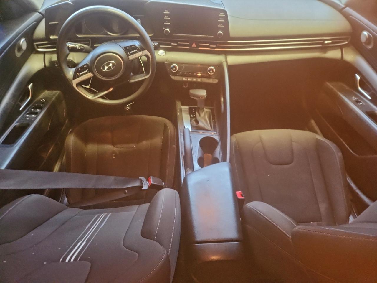 2022 HYUNDAI ELANTRA SEL photo 8