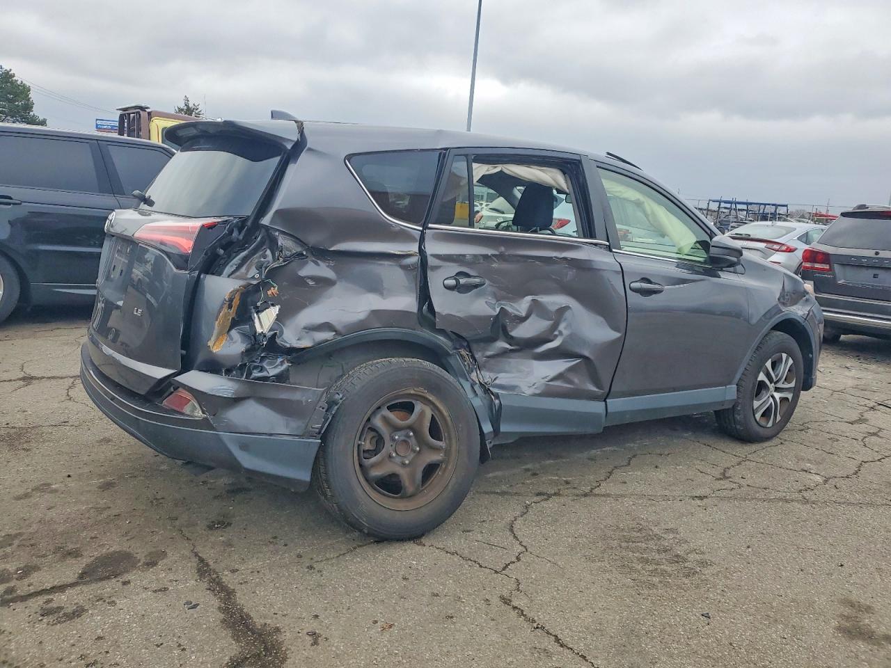 2018 TOYOTA RAV4 LE photo 5