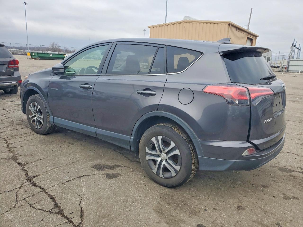 2018 TOYOTA RAV4 LE photo 3