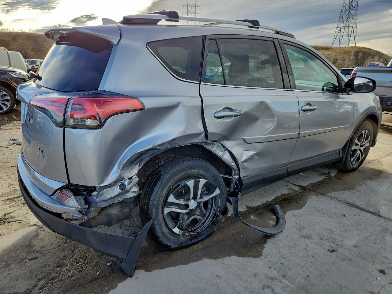 2016 TOYOTA RAV4 LE photo 3