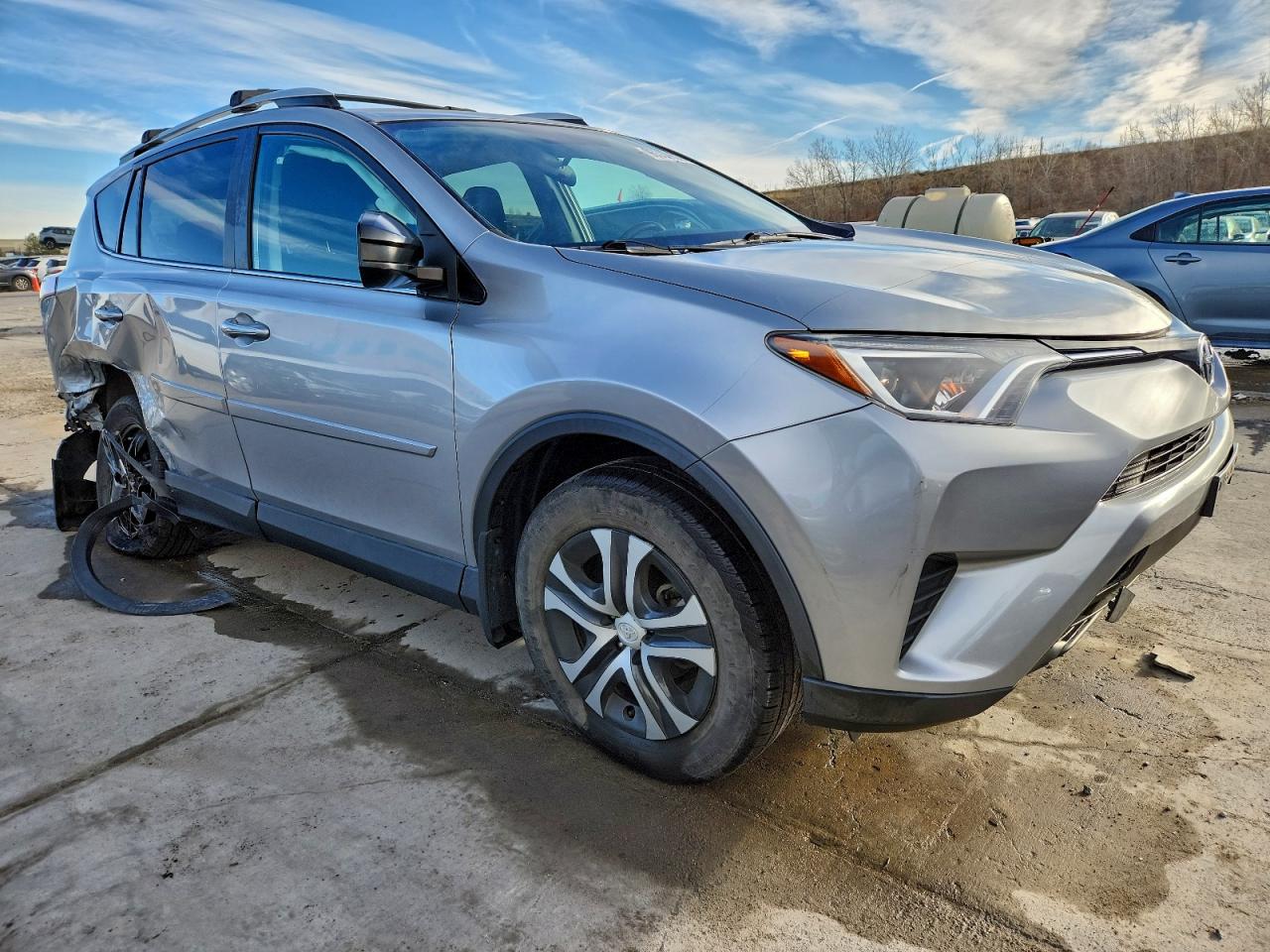 2016 TOYOTA RAV4 LE photo 4