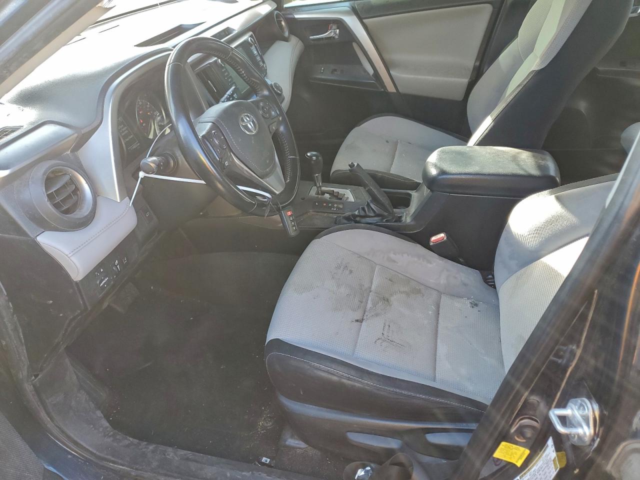 2017 TOYOTA RAV4 XLE photo 19