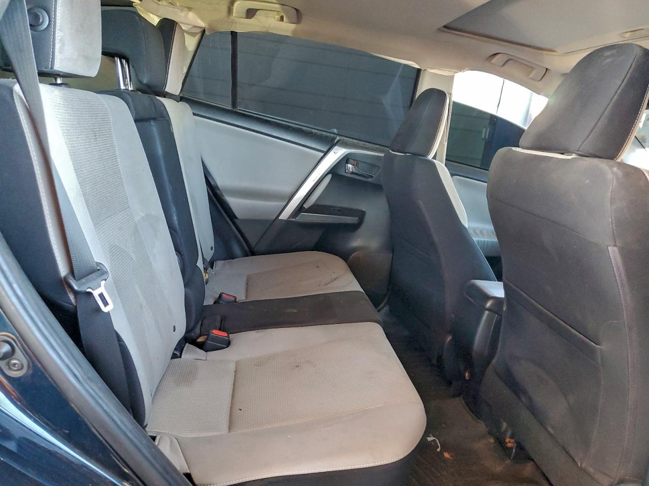 2017 TOYOTA RAV4 XLE photo 31