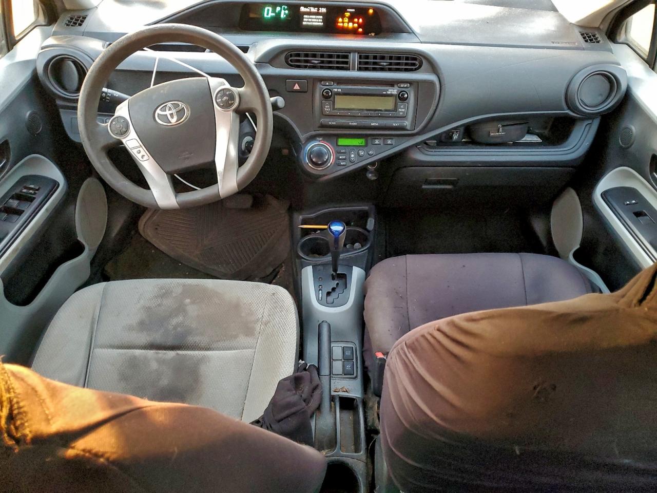 2013 TOYOTA PRIUS C photo 8
