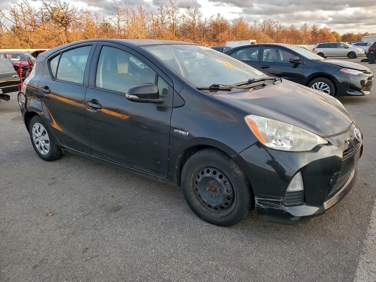 2013 TOYOTA PRIUS C photo 4