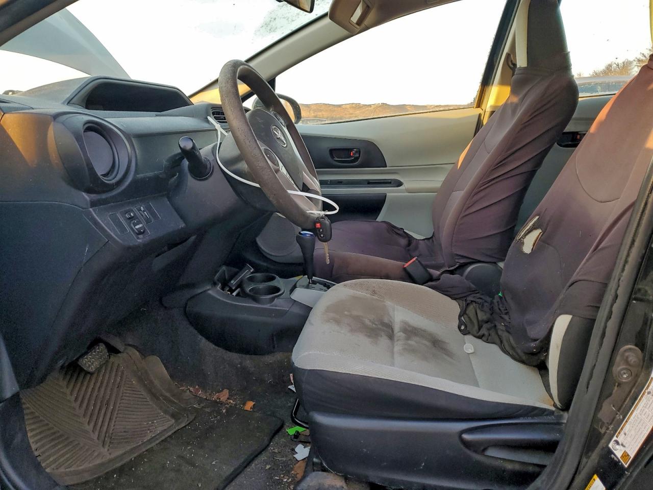 2013 TOYOTA PRIUS C photo 7