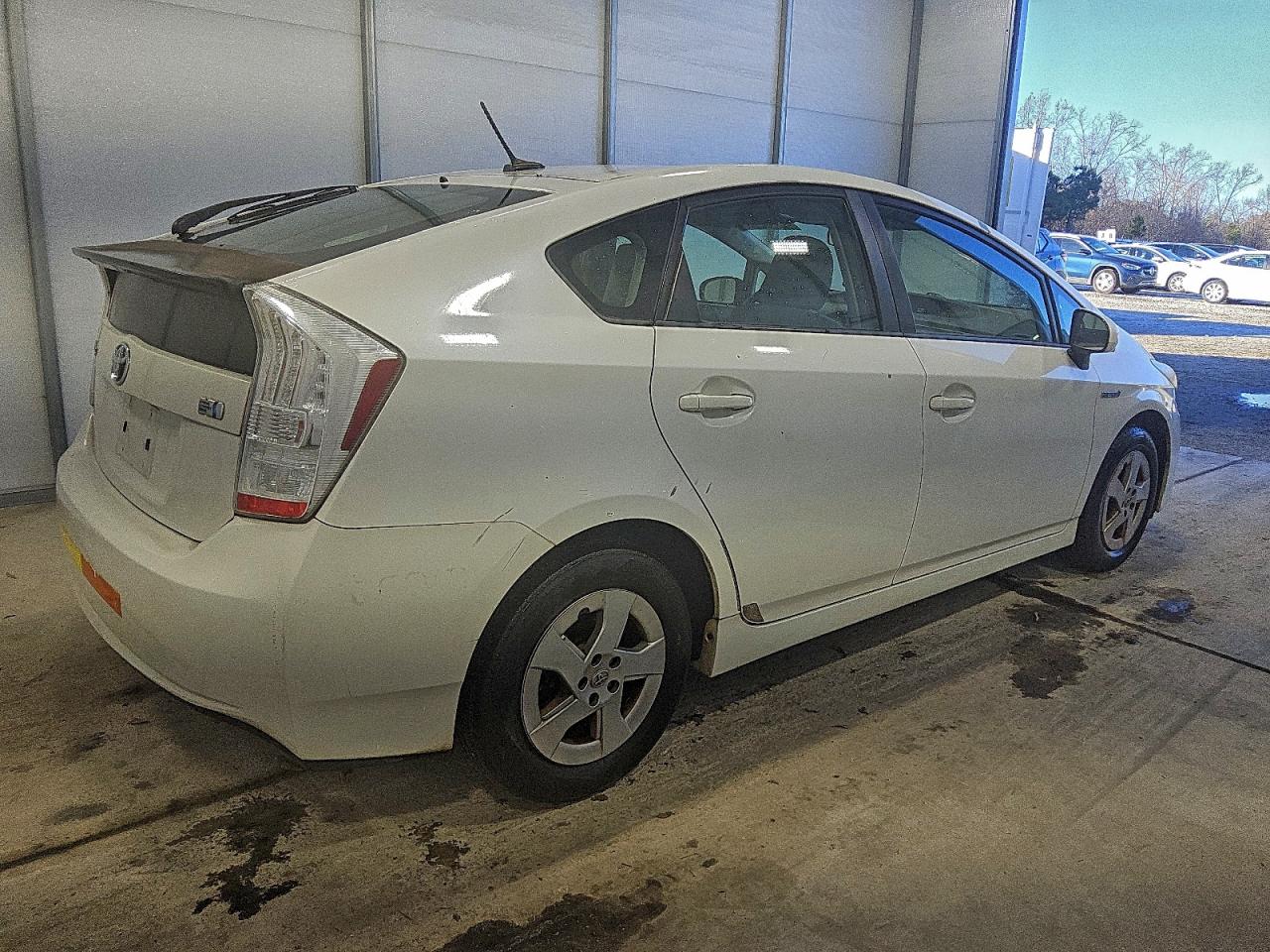 2010 TOYOTA PRIUS photo 3