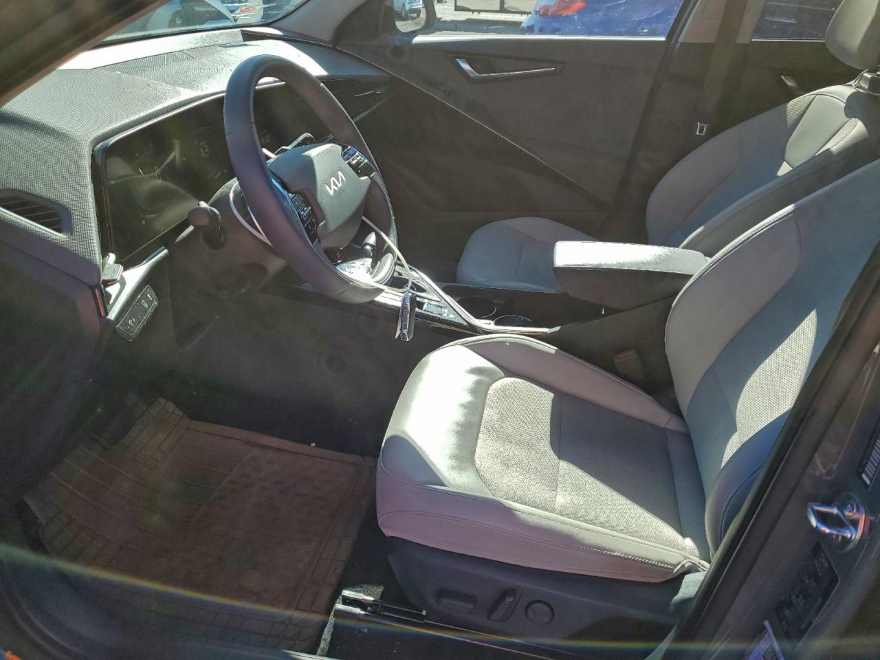 2024 KIA NIRO EX photo 7