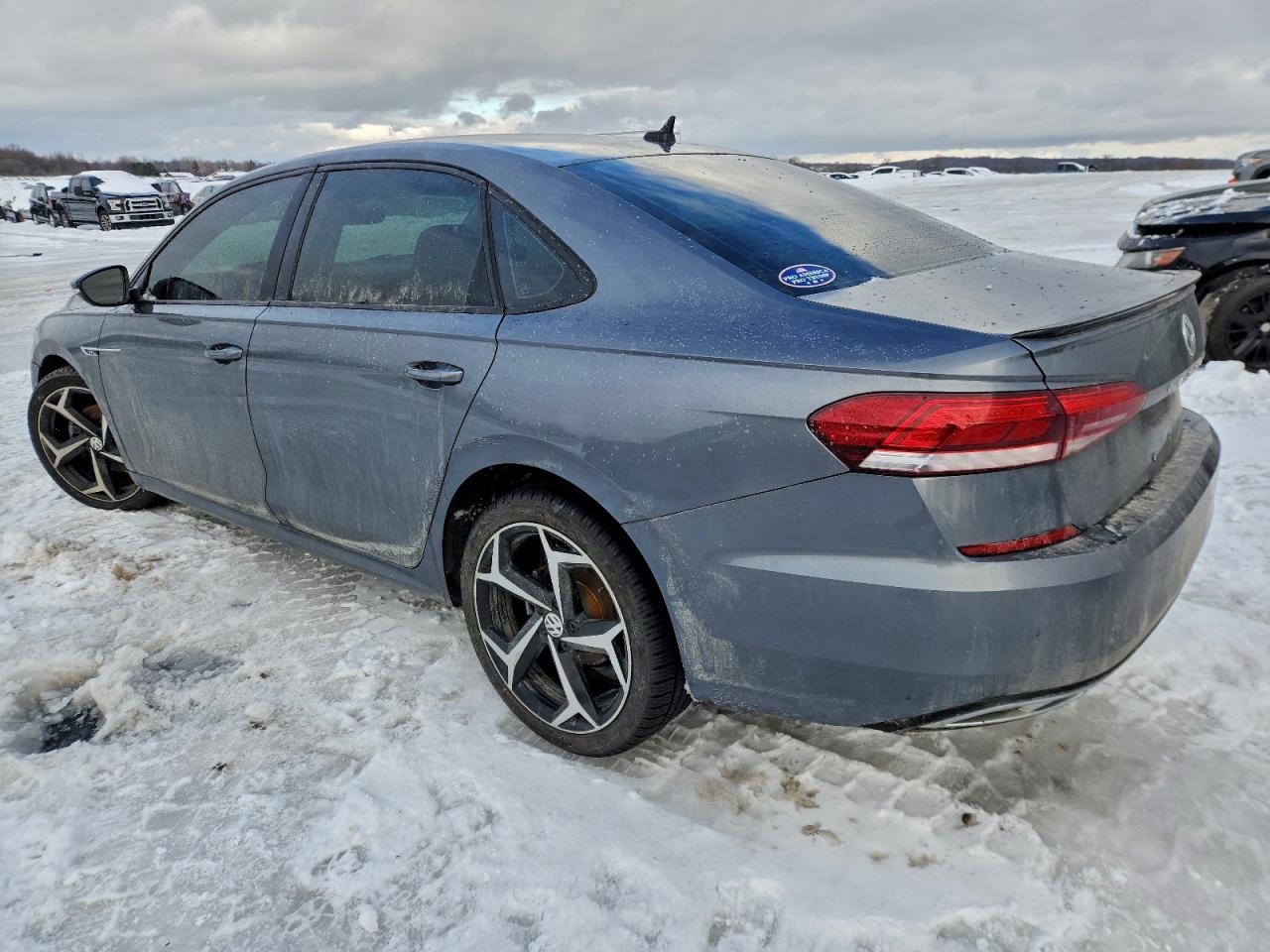 2020 VOLKSWAGEN PASSAT R-LINE photo 2