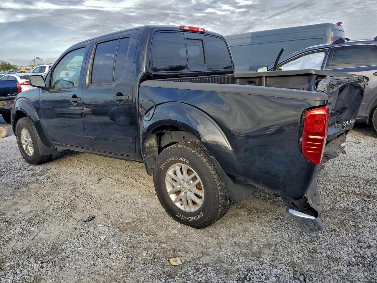 2019 NISSAN FRONTIER S photo 2