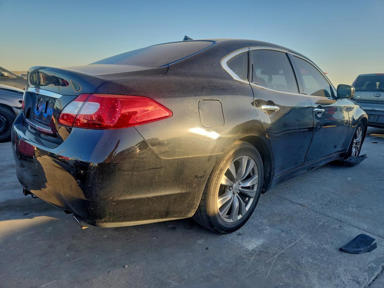 2013 INFINITI M37 photo 3