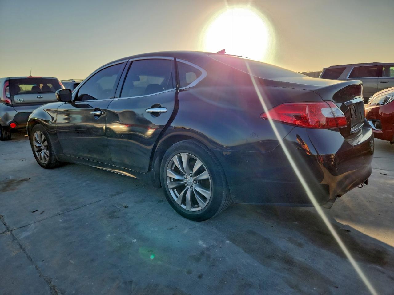 2013 INFINITI M37 photo 2