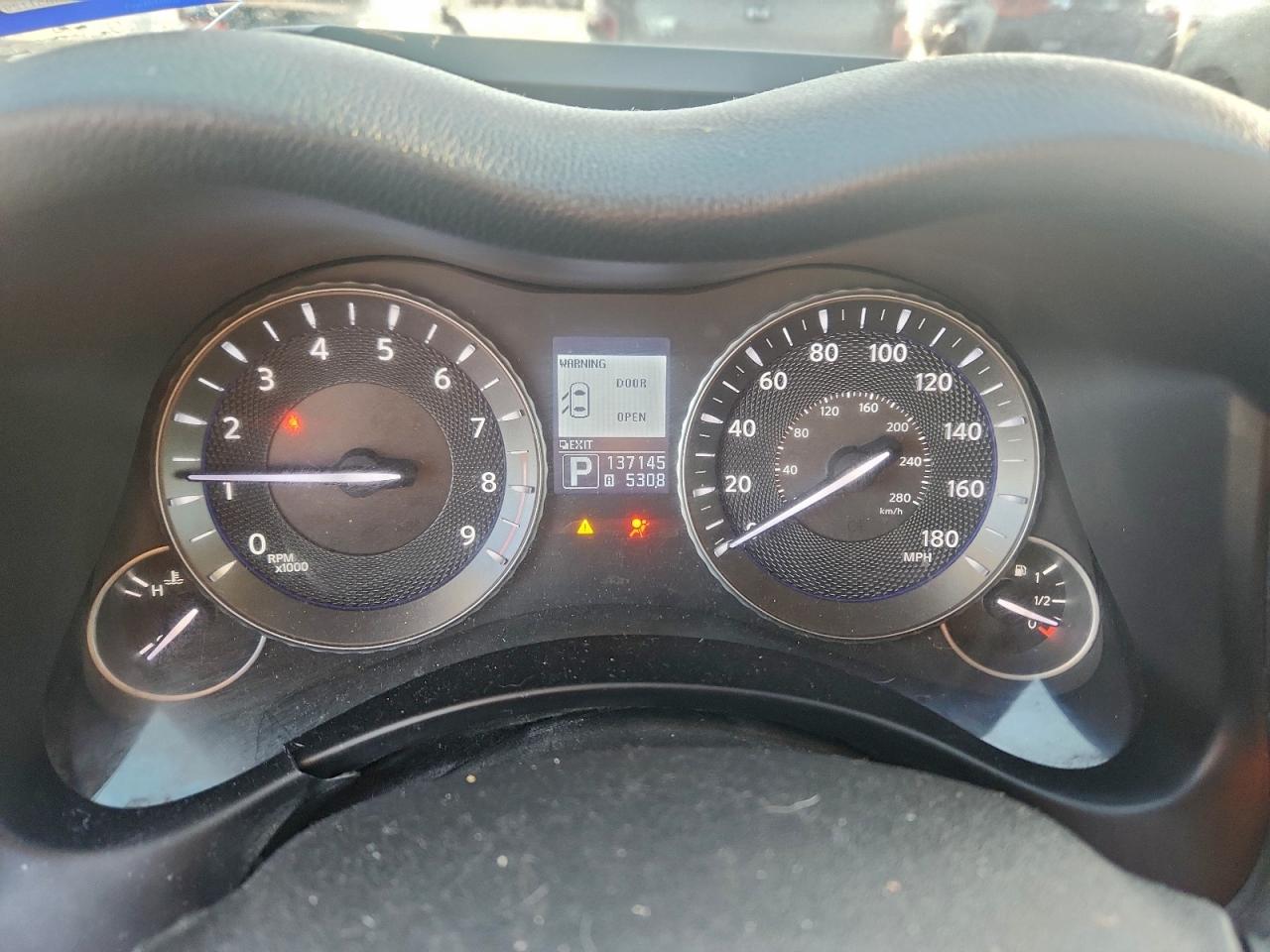 2013 INFINITI M37 photo 9